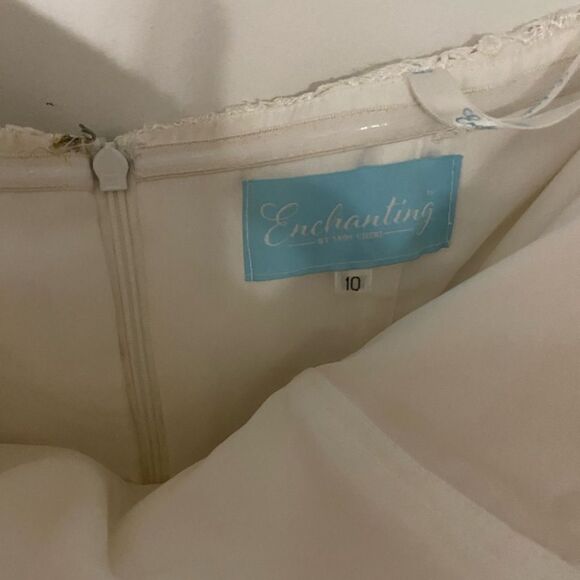 Bundle 3 for $70 | Enchanting by mon chéri wedding dress 🦋 - Picture 2 of 6